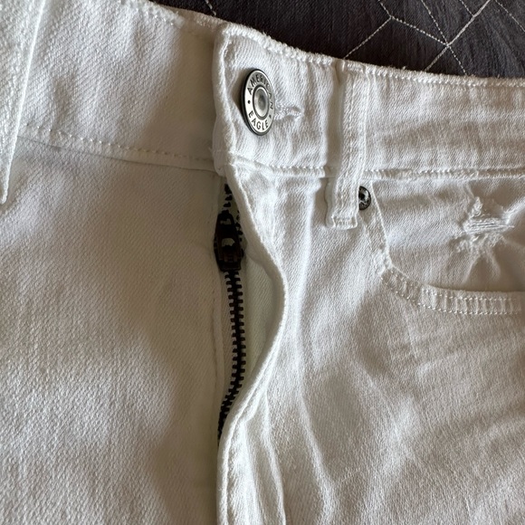 AE High-Waisted Denim Midi white shorts size 6 - Picture 12 of 15